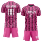 Weißes, rosafarbenes Fußballtrikot mit Sublimationsdruck Weißes, rosafarbenes Fußballtrikot mit Sublimationsdruck