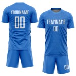 Weißes, individuell bedrucktes Sublimations-Fußballtrikot in Hellblau Weißes, individuell bedrucktes Sublimations-Fußballtrikot in Hellblau